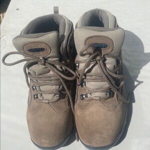 Women’s Hi-Tec Tan and Brown Size 9 Outdoor Boots
